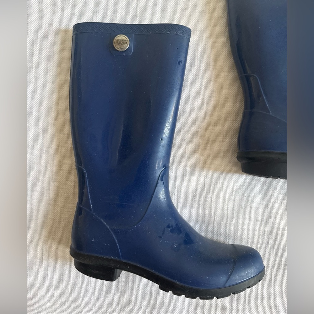 Ugg Women’s Rain Boots
Navy Blue Rain Boots - Picture 2 of 4